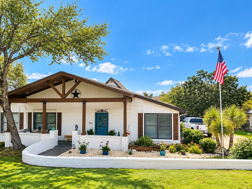 213 Clubhouse Dr
