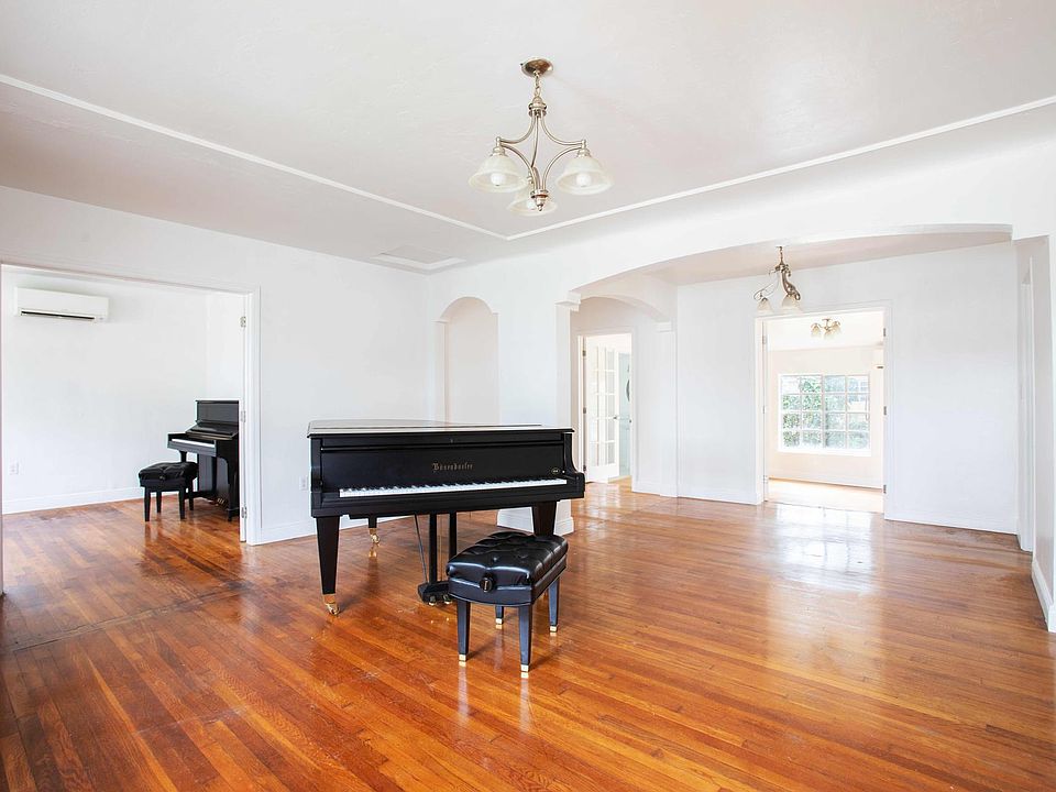 1st image of 26 Veragua Ave