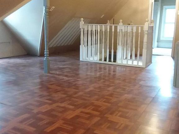 5th image of 958 26th Ave NE Floor 2