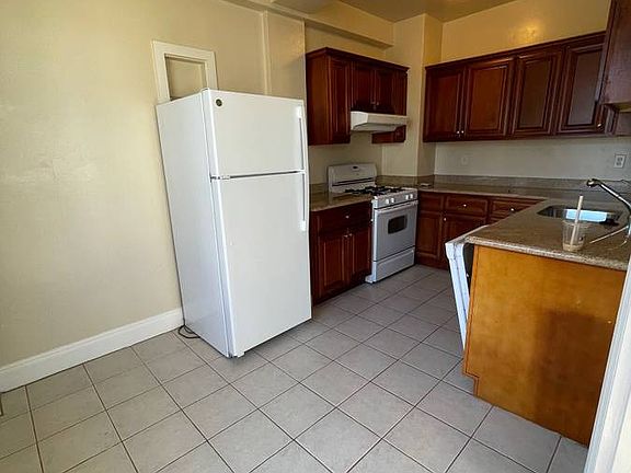 2nd image of 1900 Vallejo St #402