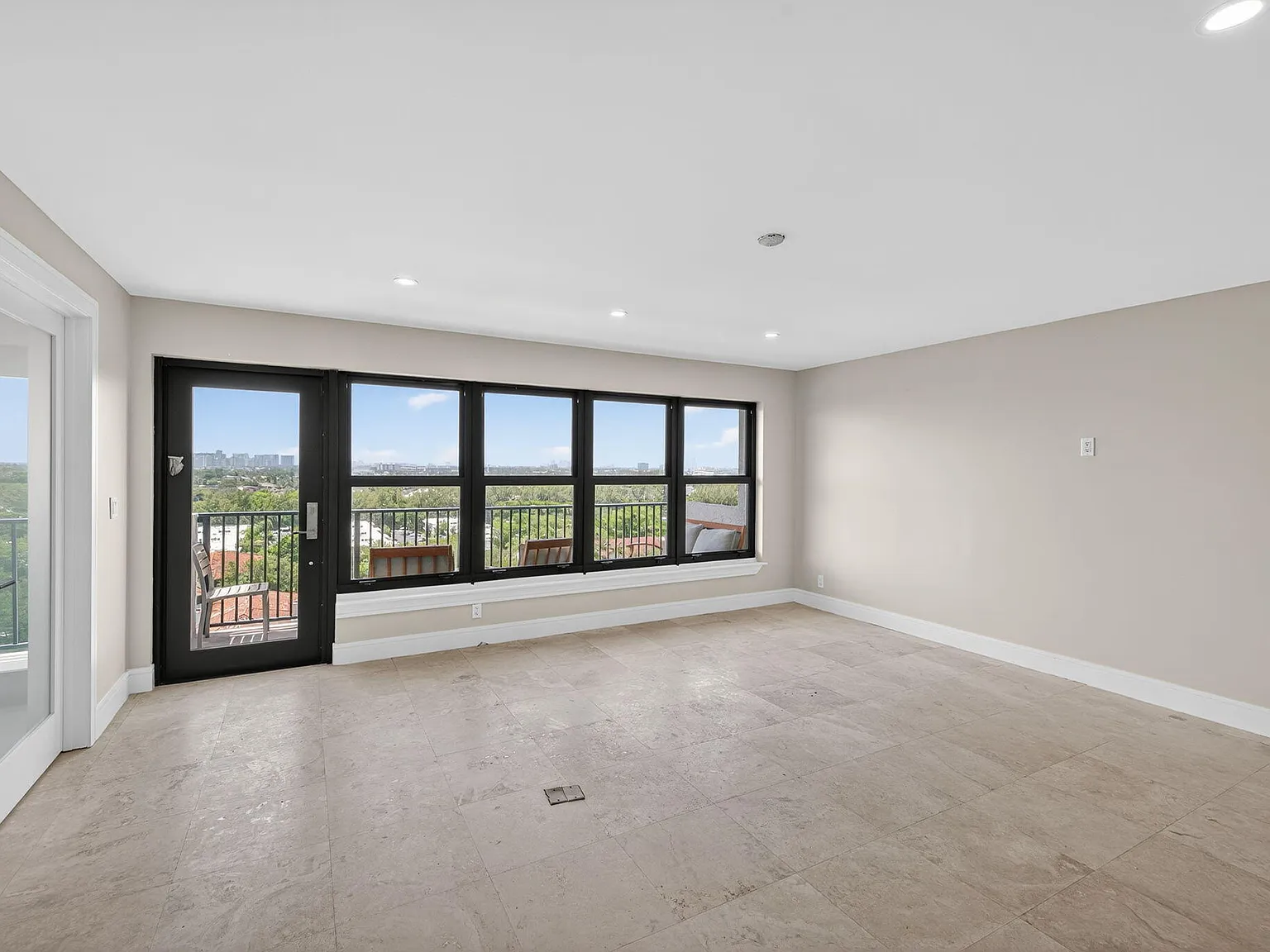 2 bed, 2.0 bath, 1330 sqft, $3,300 — Photo 2