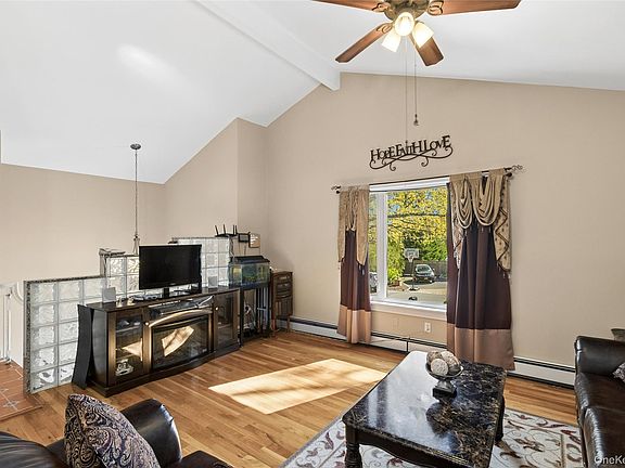 3rd image of 346 Avenue C