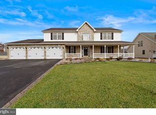 192 Fairway Dr, Denver, PA 17517