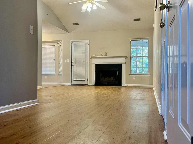 524 Beverly Dr — Photo 4
