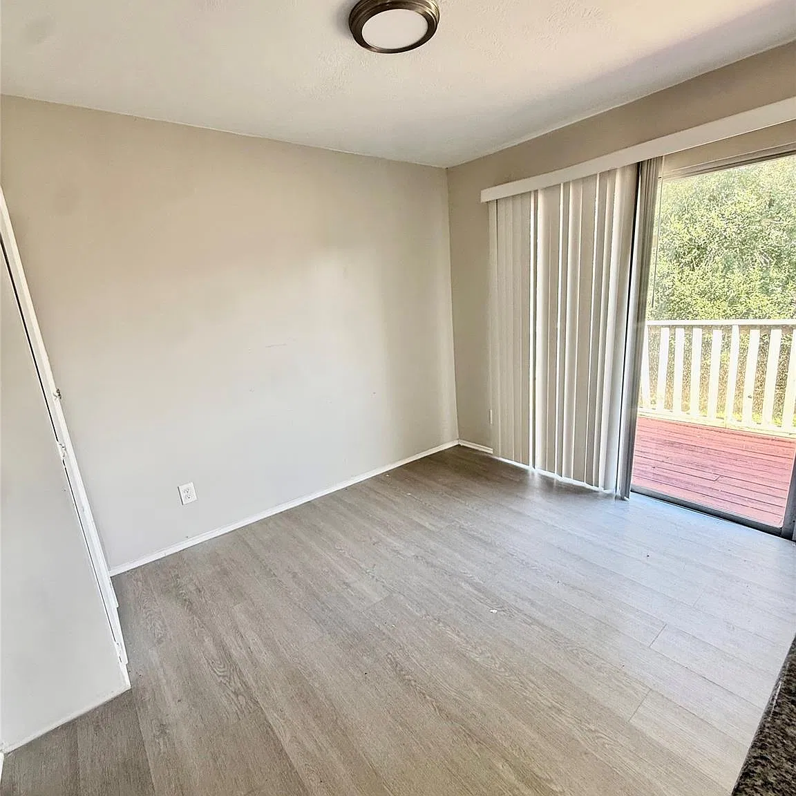 3 bed, 3.0 bath, 2279 sqft, $2,200 — Photo 2
