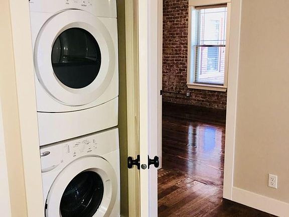 4th image of 2934 Leavenworth St APT 105