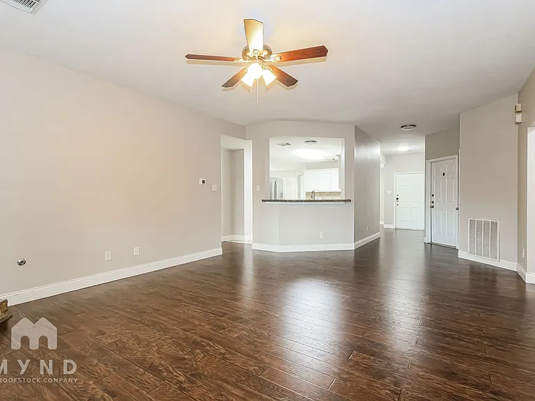 12035 Thornecrest Dr — Photo 8