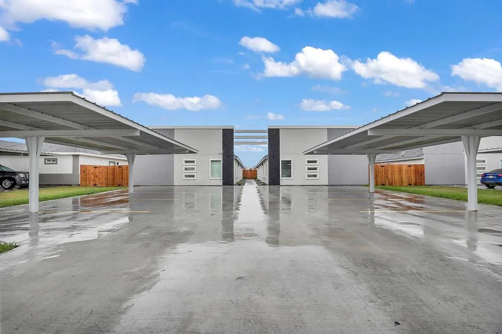 1001 W Sunset Valley St — Photo 1