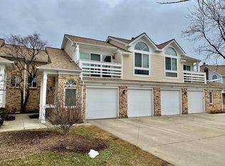 1255 Ranchview Ct, Buffalo Grove, IL 60089