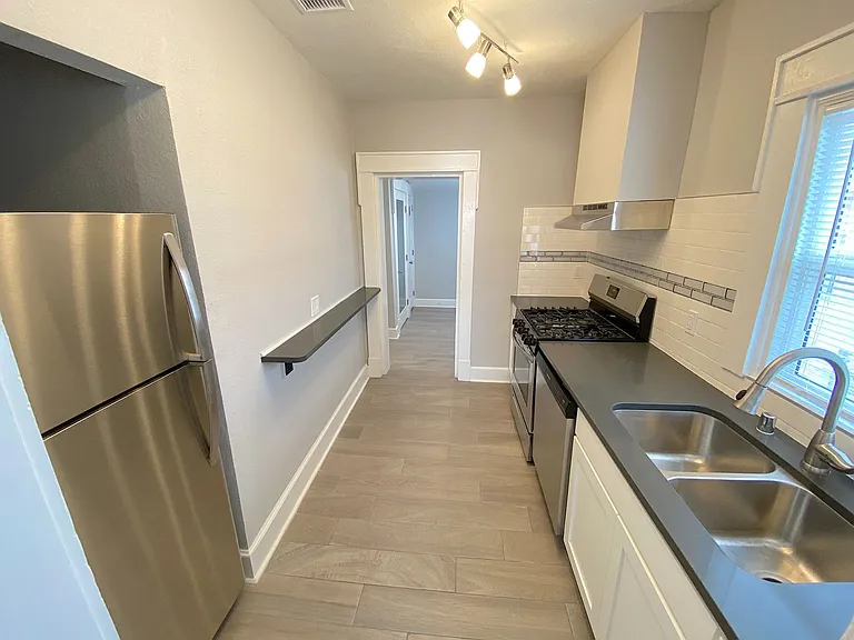 2723 Sacramento Ave — Photo 9