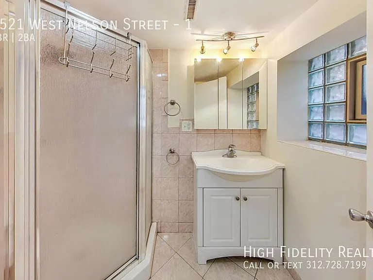 1521 W Nelson St #1 — Photo 25