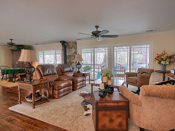 2nd image of 5920 Evergreen Ln
