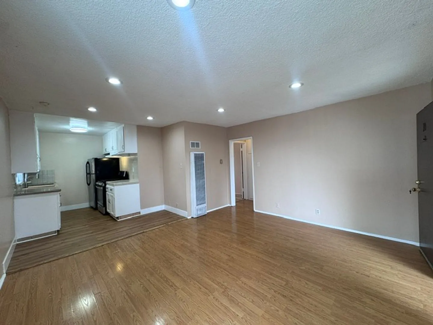 920 6th St — Photo 3