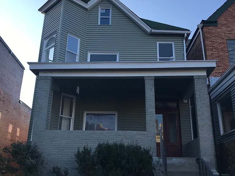 304 S Pacific Ave #1B — Photo 2
