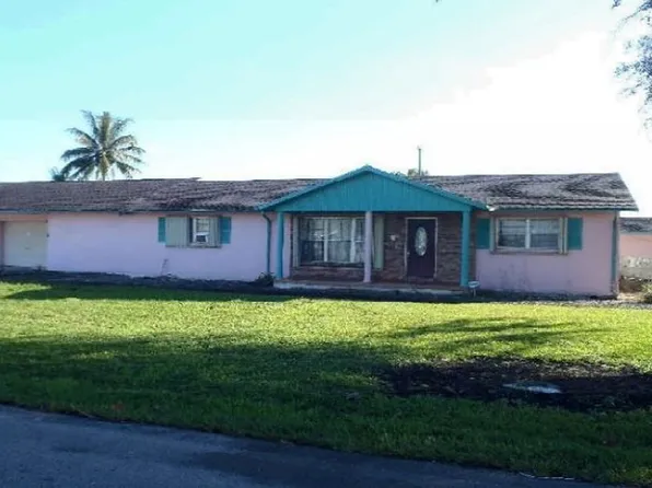 1025 SE 3rd St, Belle Glade, FL 33430