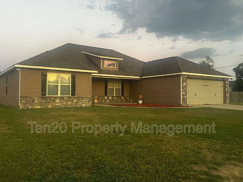 4 bed, 2.0 bath, 2066 sqft, $2,000 — Photo 4