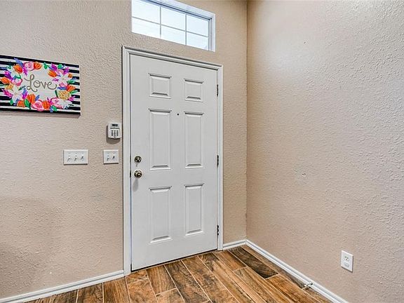 4th image of 129 SW 132nd Pl