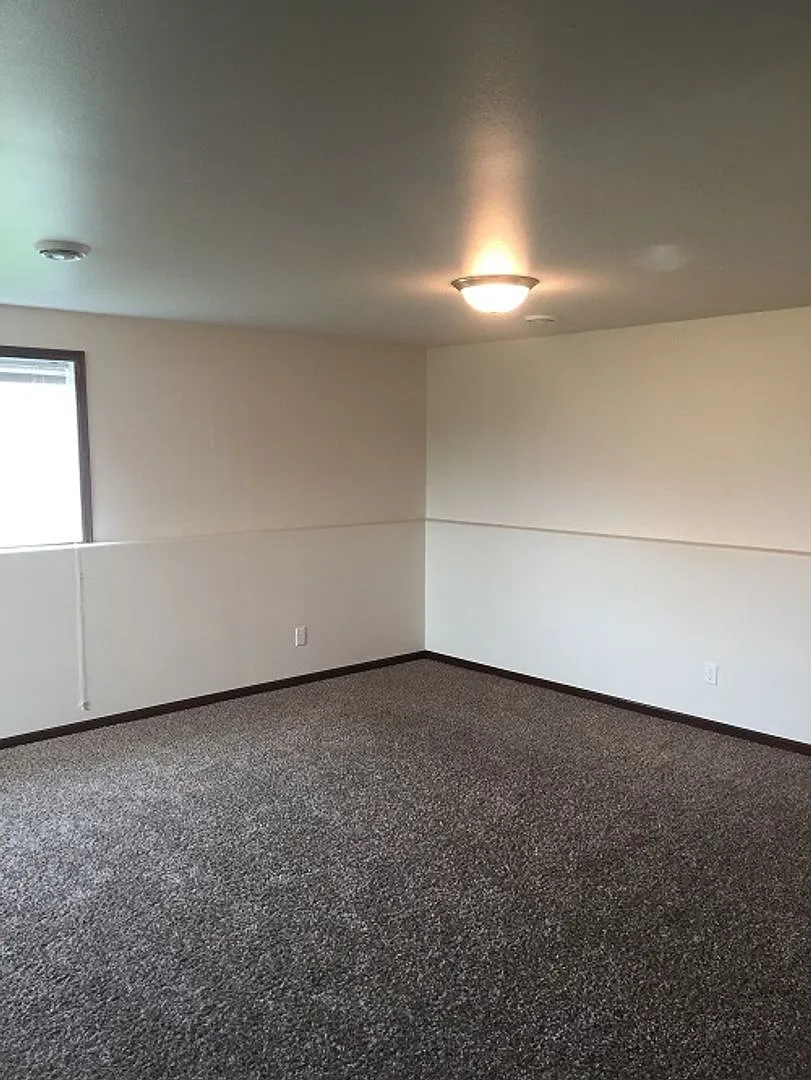 4 bed 3 bath Single Family Home — Photo 4