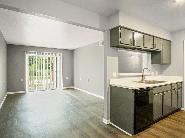 Cameron Villa — Photo 6