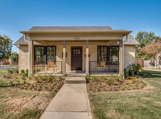 528 S Dooley St, Grapevine, TX 76051