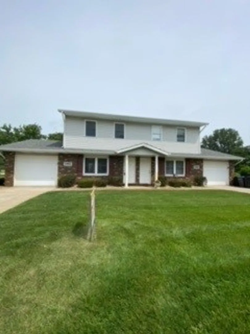 Building Photo - 1402 County Road 6 E
