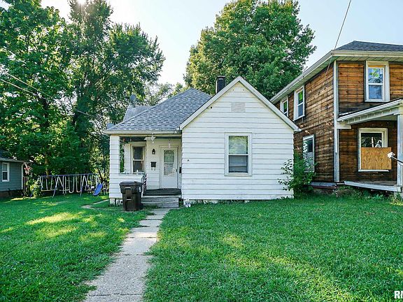 3rd image of 2123 N Machin Ave
