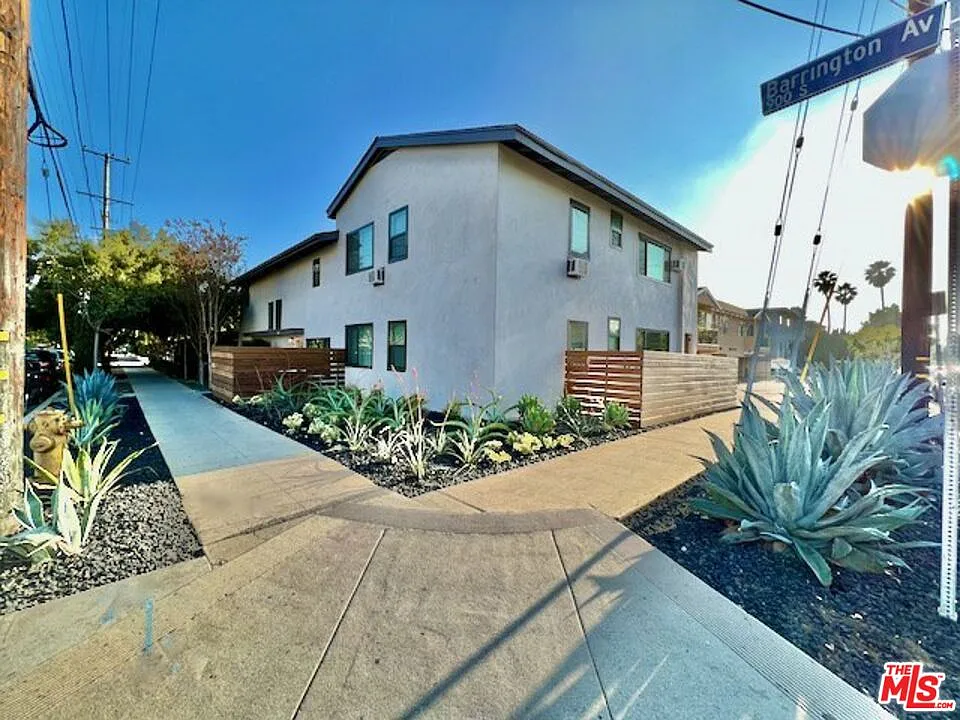 2 bed, 3.0 bath, 1000 sqft, $5,195 — Photo 2