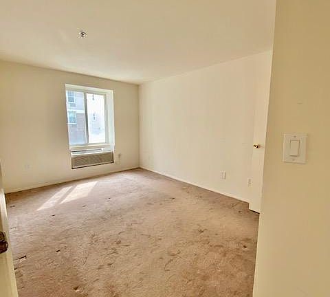 3rd image of 45 Franklin Blvd