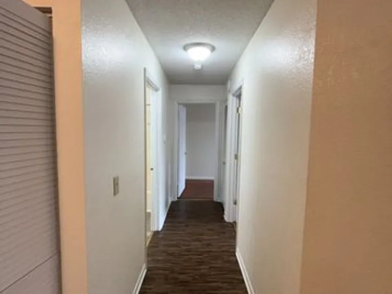 Creekwood Apartments — Photo 19