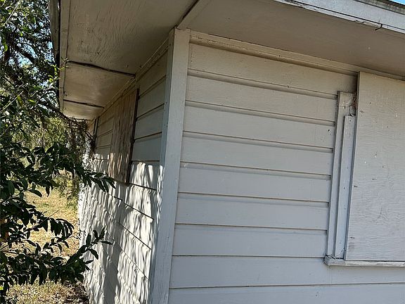 4th image of 2435 Iroquois St