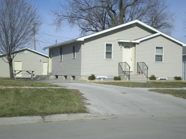 1617 N 6th St, Grand Forks, ND 58203