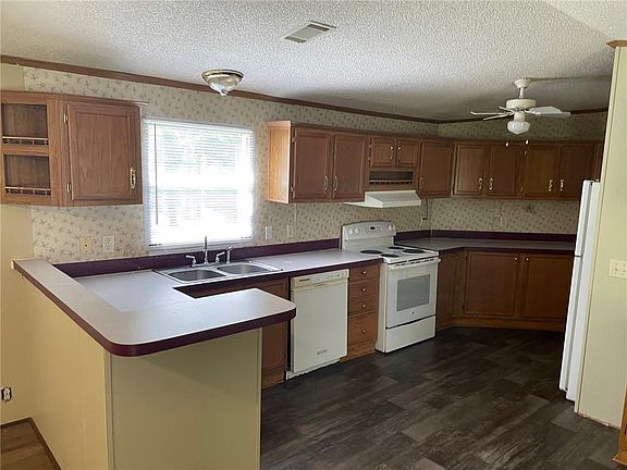 3rd image of 161 Pinckard Rd