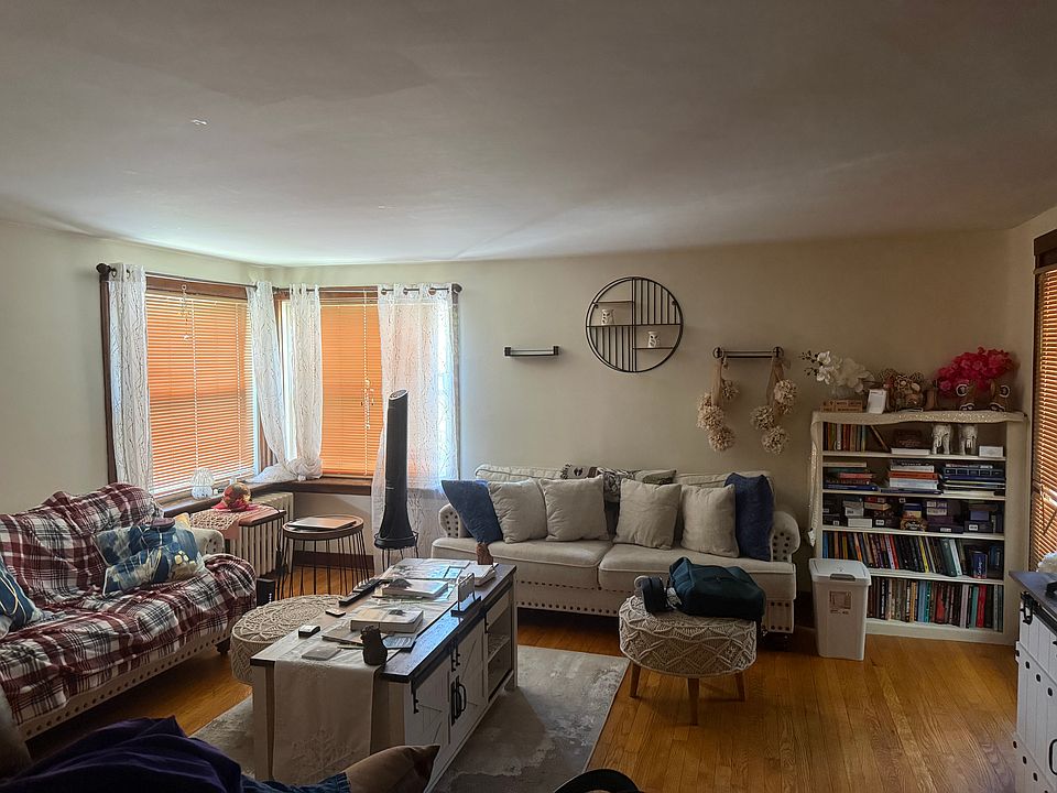 1st image of 125 Buell St #3