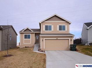 19410 R St, Omaha, NE 68135