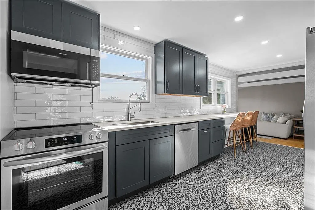 2 bed, 1.5 bath, 1340 sqft, $3,300 — Photo 4