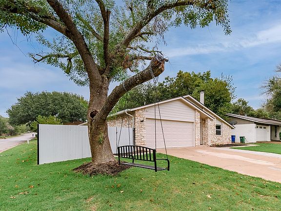 2nd image of 1651 Chippeway Ln