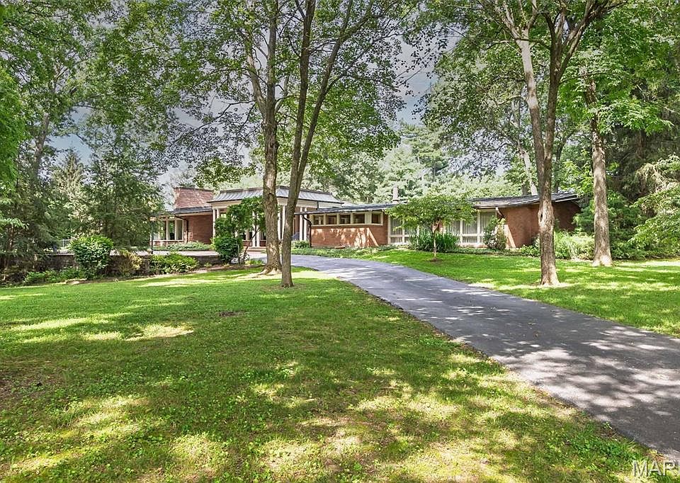 1st image of 24 Twin Springs Ln