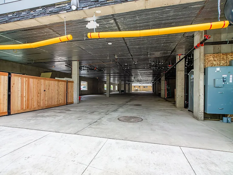Lincoln Street Apartments — Photo 9