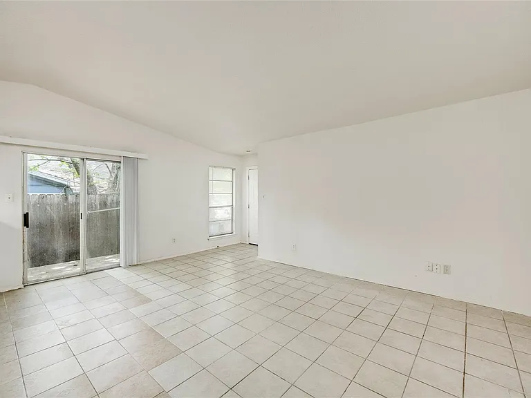 5208 Bogey Ct #B — Photo 11