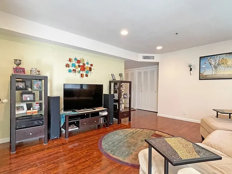 3290 6th Ave #2F — Photo 21