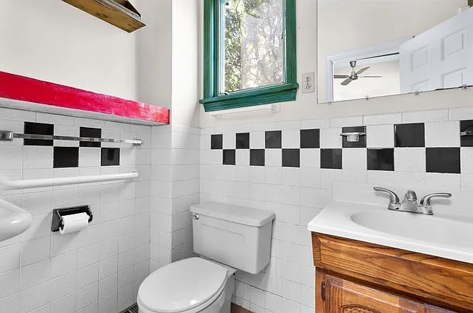 2 Livermore Pl — Photo 13