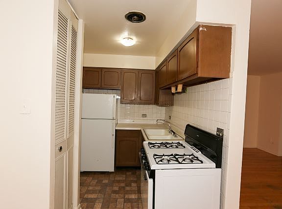2nd image of 510 W Briar Pl APT 505