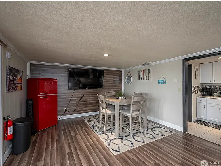 634 N Crestview Dr — Photo 9