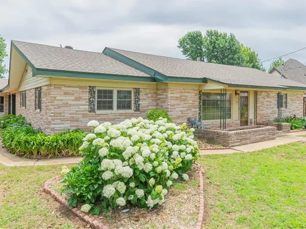 102 SE 2nd St, Tuttle, OK 73089