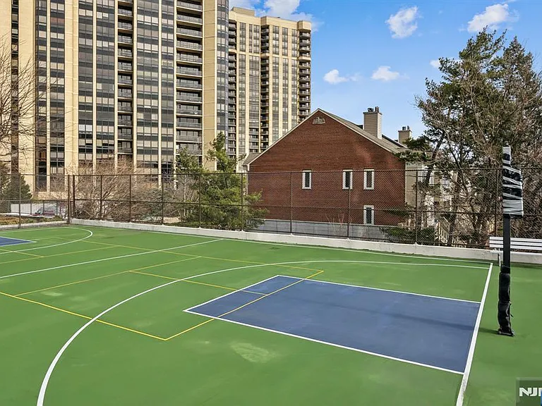 300 Winston Dr #2020 — Photo 27