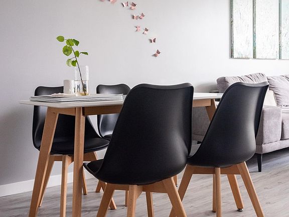 4 seats dinning space