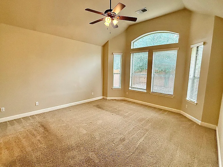5512 Lipan Apache Bnd — Photo 11