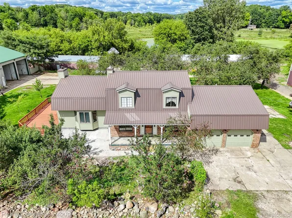 9225 Faussett Rd, Fenton, MI 48430