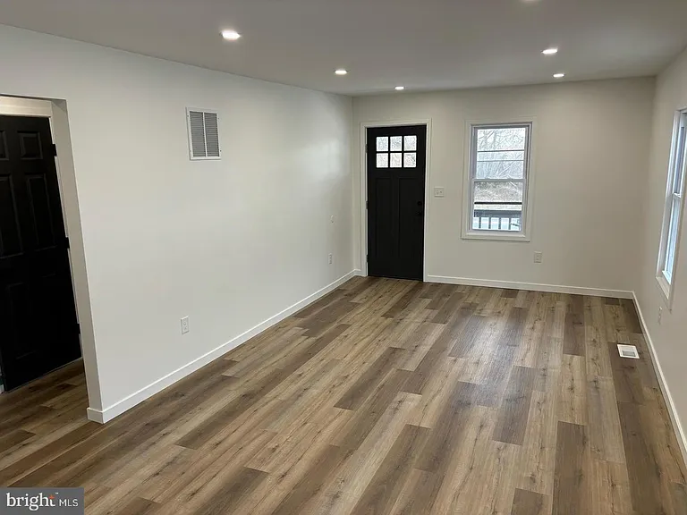 1019 S Broadway — Photo 4