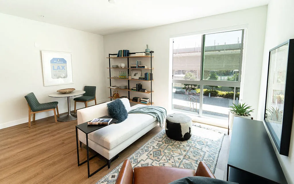 Upper Ivy Residences — Photo 3